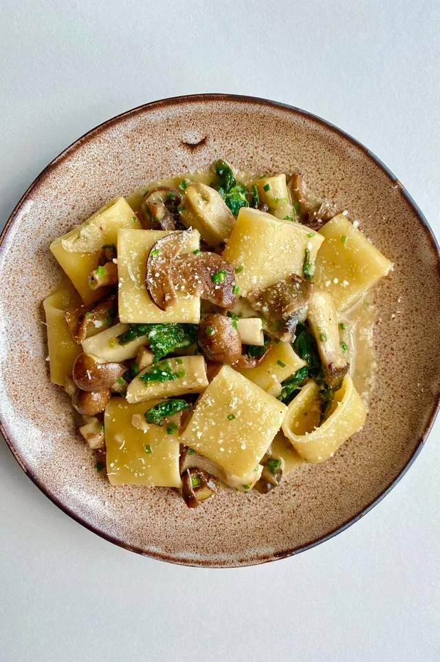 Paste cu trei tipuri de ciuperci: champignon, pleurotus și porcini