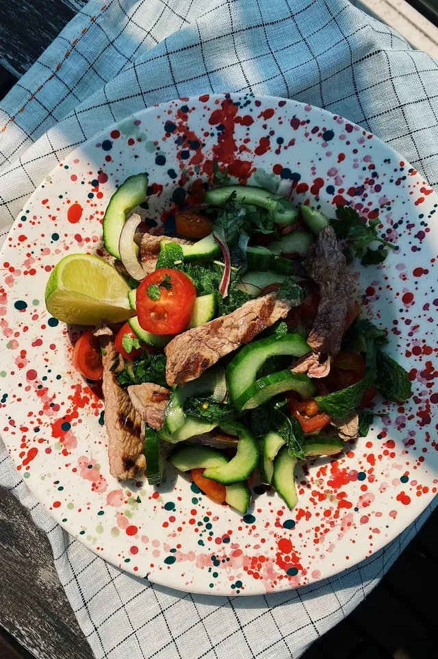 Salată thailandeză cu carne de vită